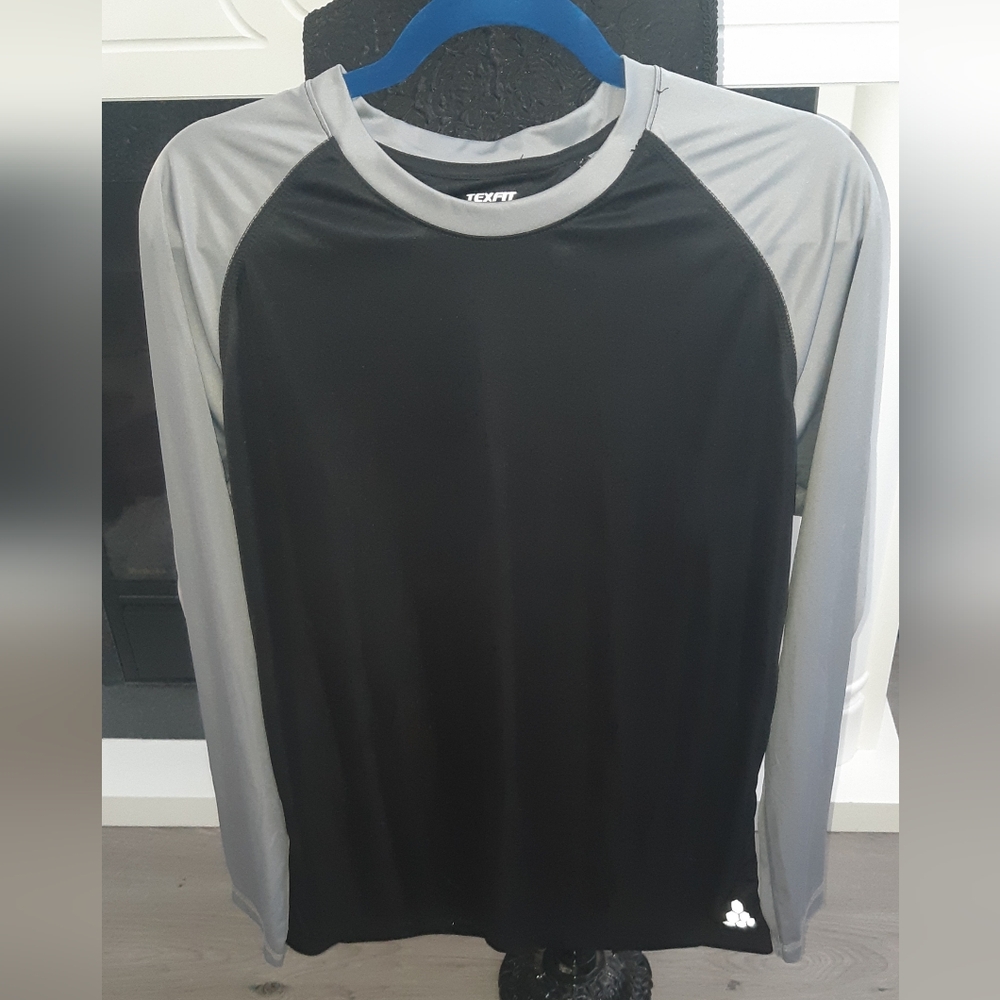 2 Men's Long Sleeve Active Shirts Size Medium Olive/Yellow & Dark Grey/light